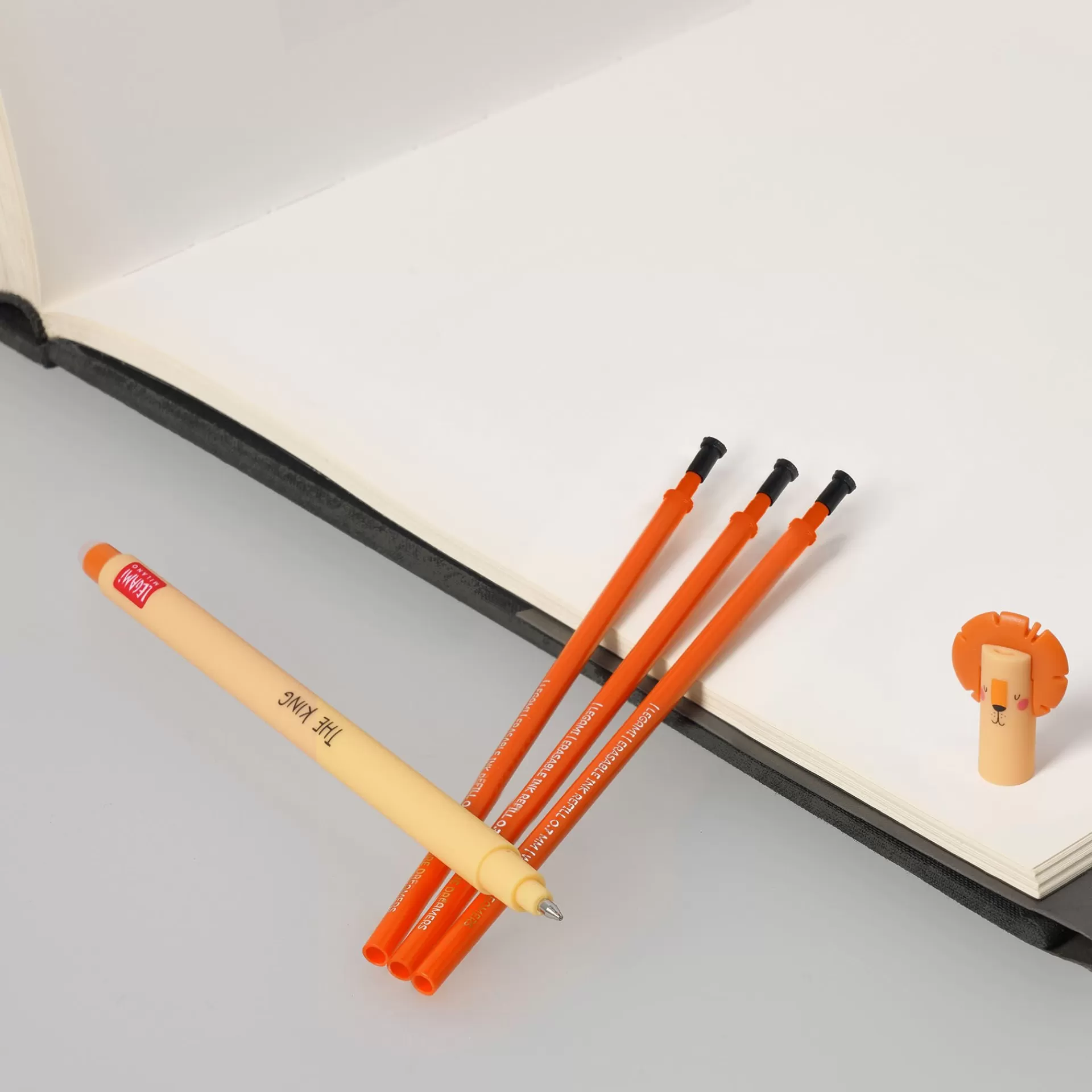 Legami Milano Erasables Stifte Nachfüllminen | Löschbare Stifte^Set Löschbarer Stift Lion mit orangefarbener Ersatzmine